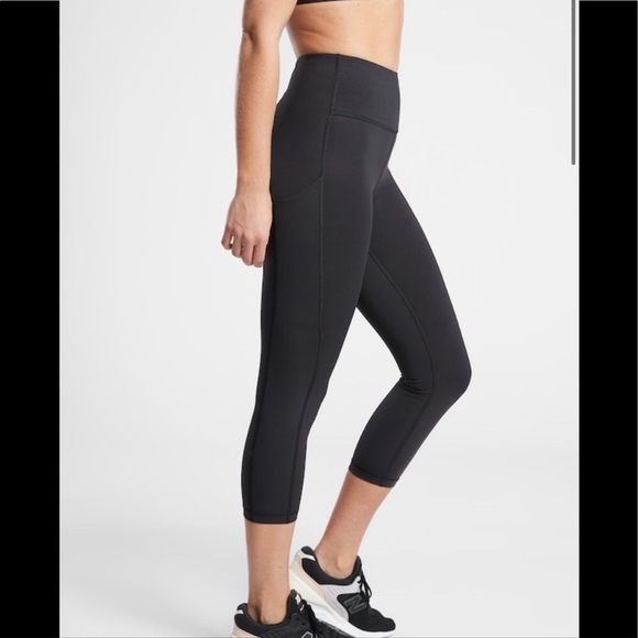 Athleta Ultimate Stash Pocket Capri Solid Black Leggings Active Workout Gym - Picture 3 of 14